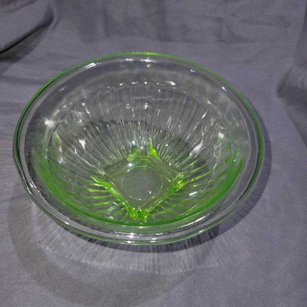 Vtg Green Vaseline Uranium Glass Turned Rim Ribbed 6 in Mixing Bowl Nesting